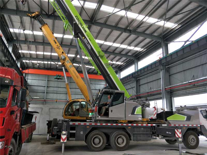 凤山县高空车出租需要注意哪些安全事项？