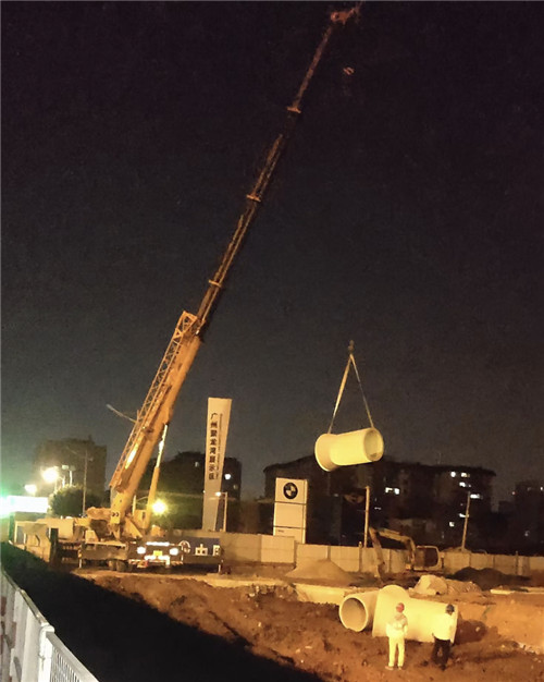 凤山县“弯臂矫正”—— 吊车的 “形变补偿” 技术